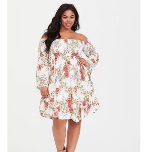 NWT Torrid IVORY FLORAL SMOCKED CHALLIS DRESS